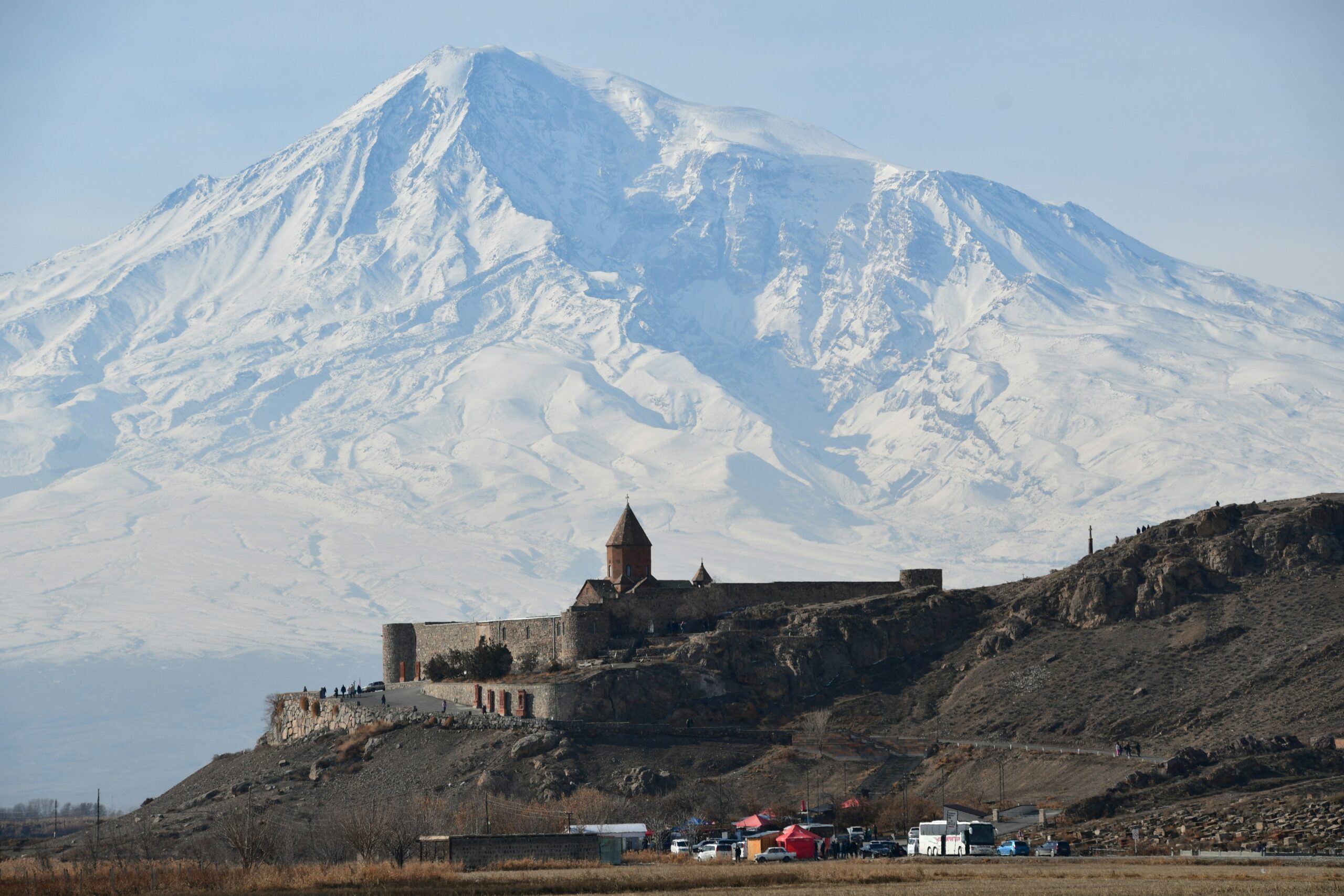 Monte Ararat innevato da Khor Virap